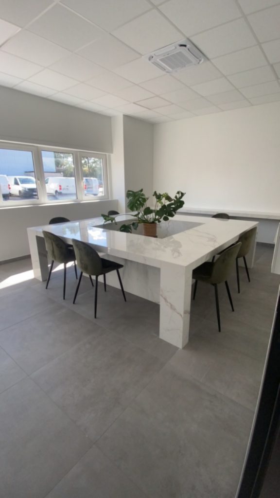 Salle de formation ou salle de réunion au centre de formation excellence carrelage