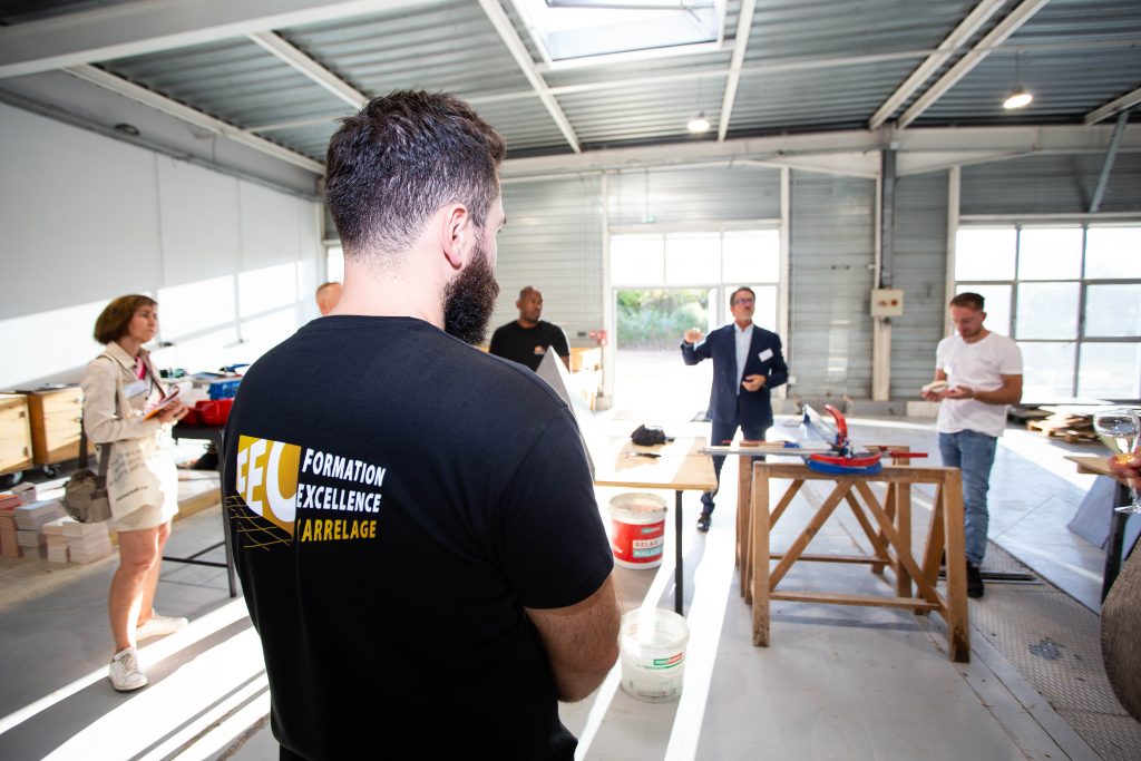 Photo formateur de formation excellence carrelage