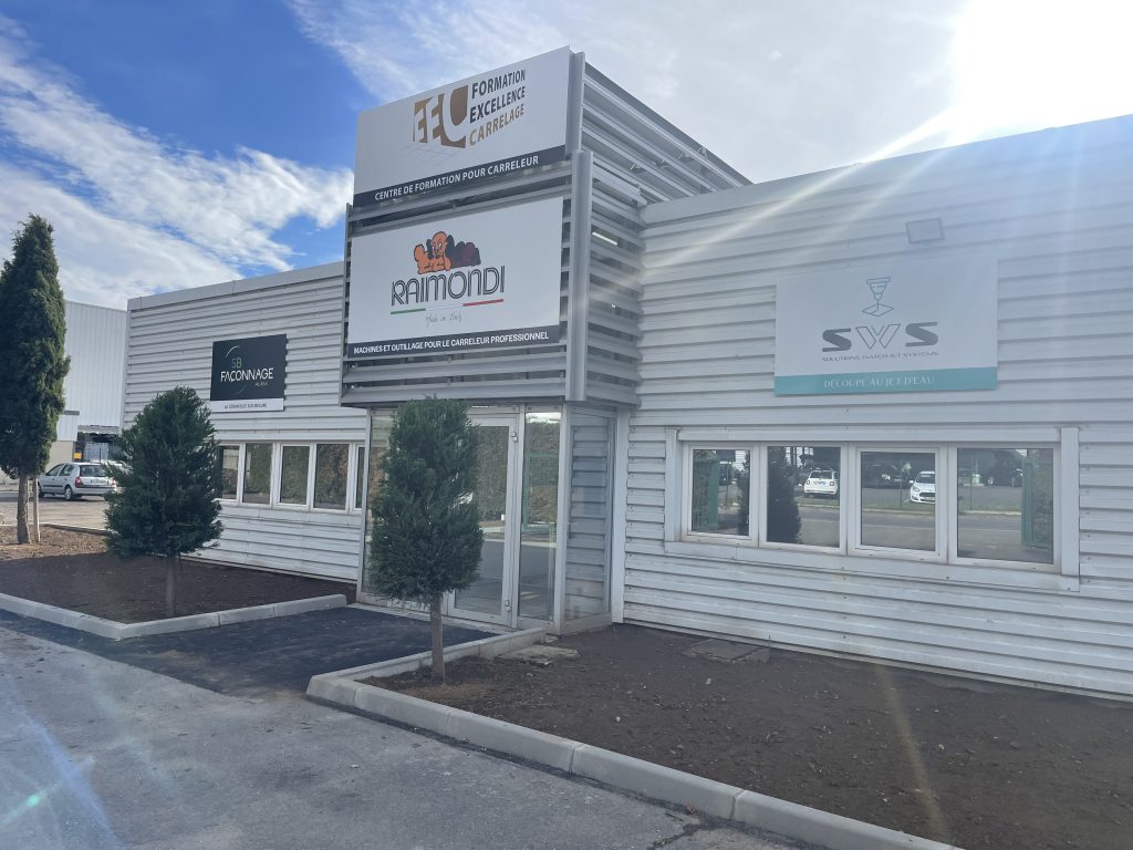 extérieur du bâtiment pole excellence de la céramique à Andrézieux-Bouthéon